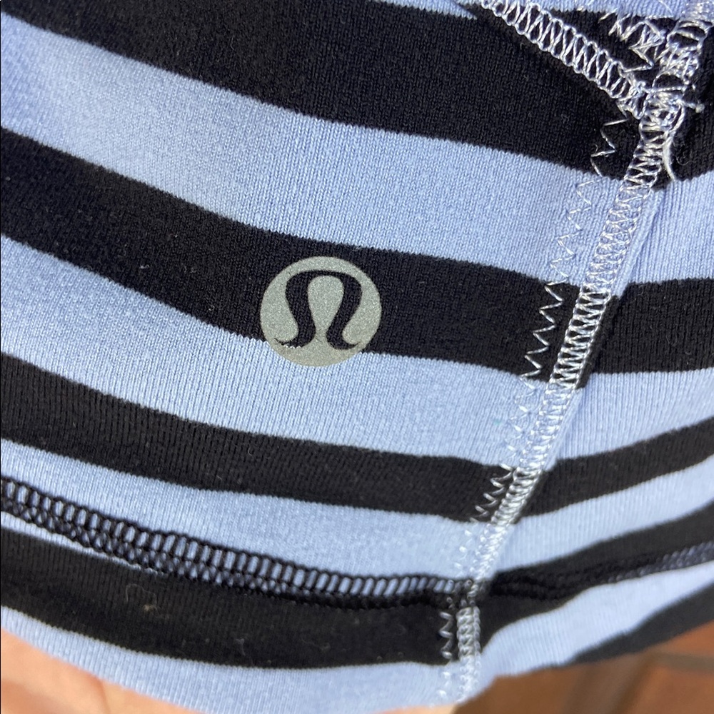 Lululemon Forme Jacket. Size 12‎ - Picture 4 of 6